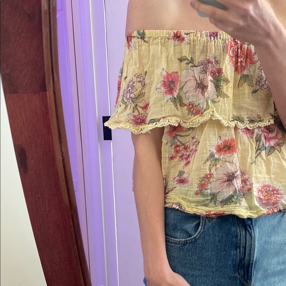 Floral Off-Shoulder Top - Picture 3 of 5